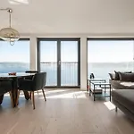 4 Bedroom Gorgeous In Holiday home *