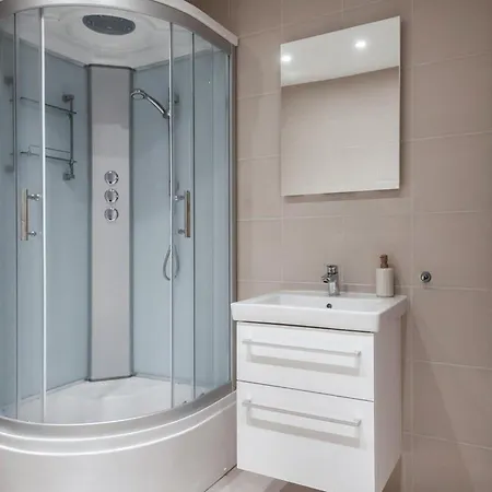 4 Bedroom Gorgeous In Hébergement de vacances Sætre